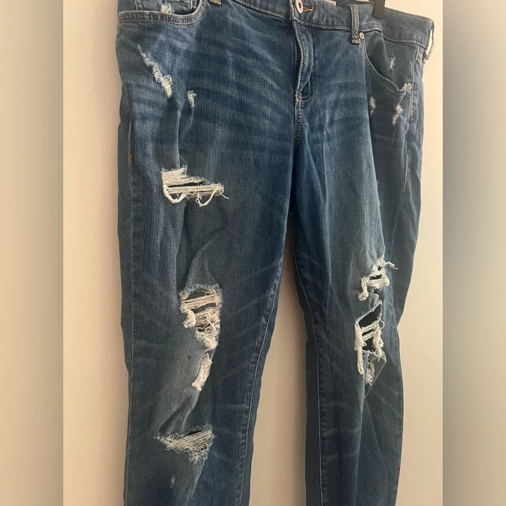 Torrid Boyfriend Crop Jeans Size 16 Distressed Ripped Blue Denim - Picture 3 of 6